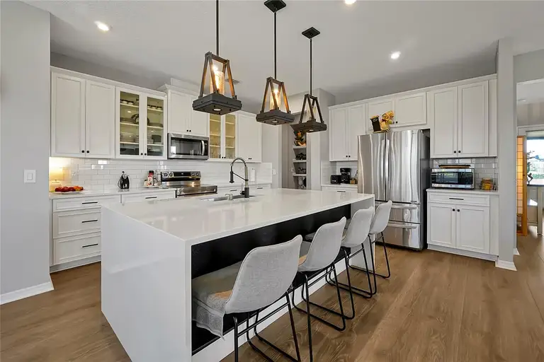 1832 FARNHAM DR — photo 2