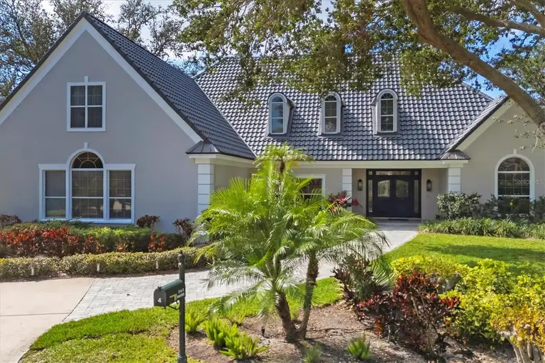 4 SAINT MARTIN CIR — photo 2