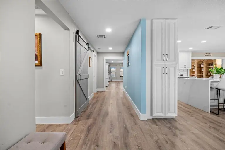 15 CLOVERDALE CT S — photo 2