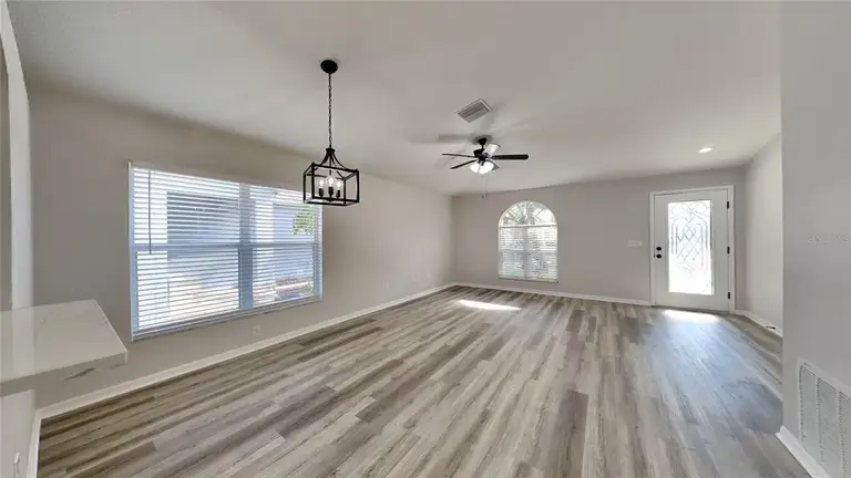 413 MAPLE POINTE DR — photo 2