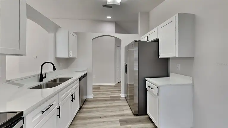413 MAPLE POINTE DR — photo 5