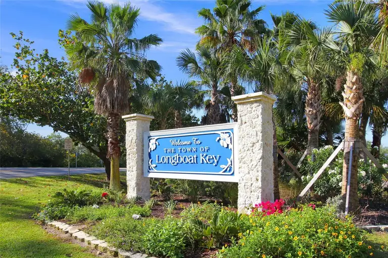 6537 GULF OF MEXICO DR — photo 2