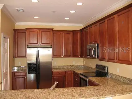 211 VALENCIA CIR — photo 3