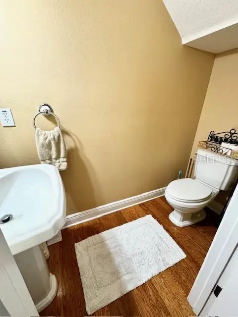211 VALENCIA CIR — photo 5