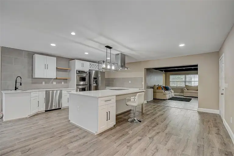 11935 RIVERHILLS DR — photo 3