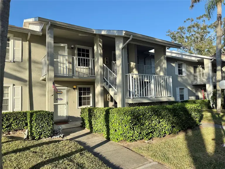1390 OAK HILL DR #203 — photo 3