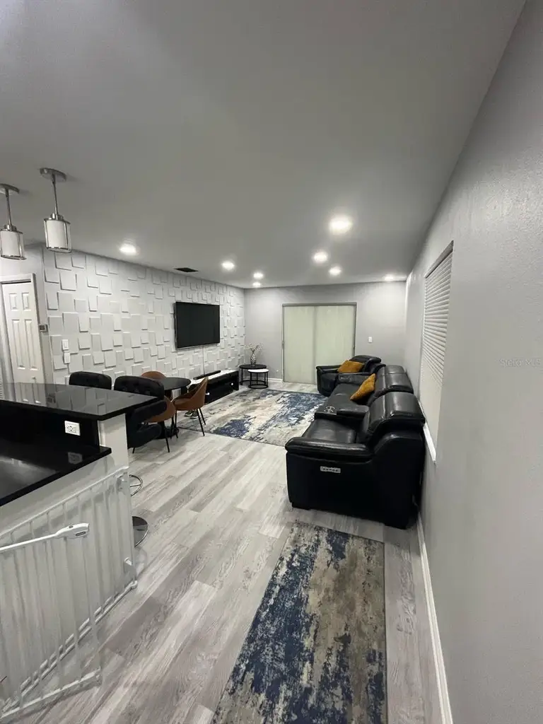 9249 VILLA ENTRADA — photo 2