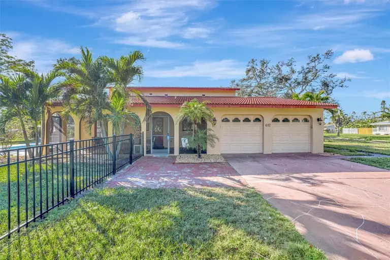 612 MONTEZUMA DR — photo 3