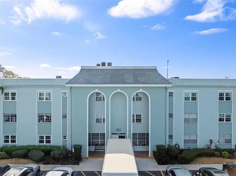 1706 BELLEAIR FOREST DR #348