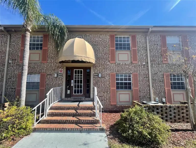 424 BANYON TREE CIR #102