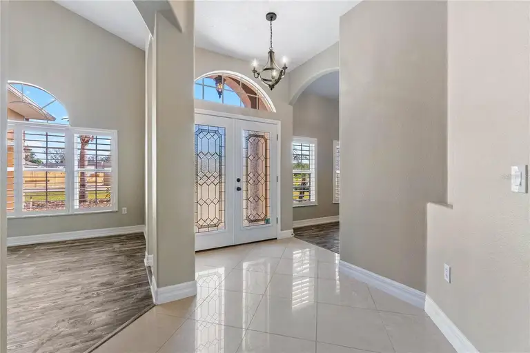 4 S LAKEWALK DR — photo 3