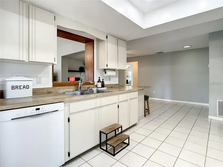 2241 VANCE RD — photo 4