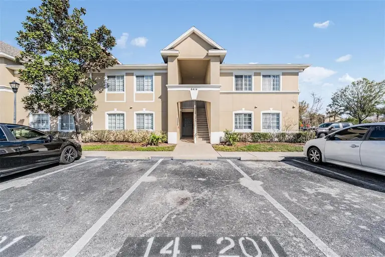 6414 HOLLYDALE PL #101