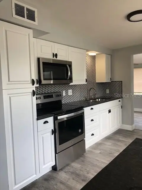 5520 OCEANIC RD — photo 2