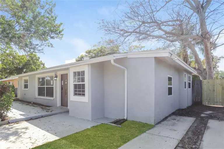 240 TWIN LAKE DR