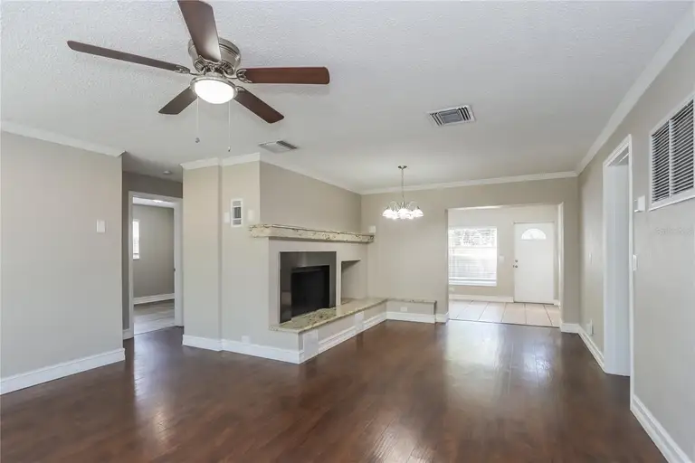 240 TWIN LAKE DR — photo 4
