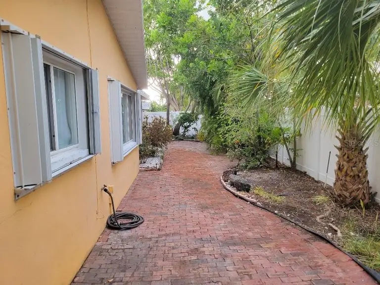 315 S TESSIER DR — photo 5