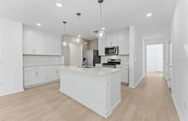 6275 BROAD FIELD AVE — photo 2