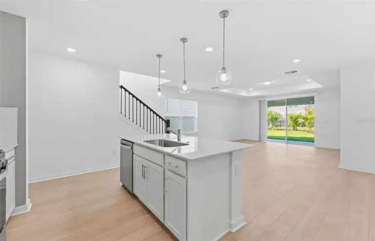 6275 BROAD FIELD AVE — photo 3