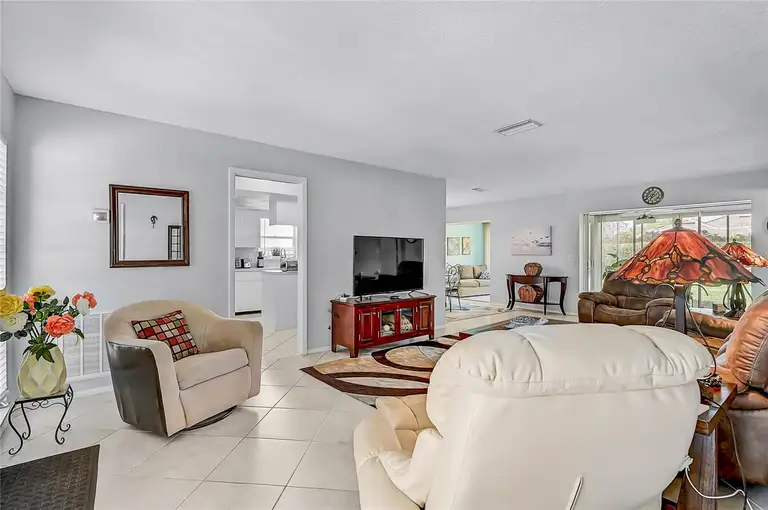7128 W COUNTRY CLUB DR N — photo 3