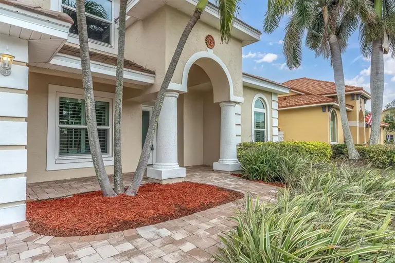 906 LANDMARK CIR S — photo 3