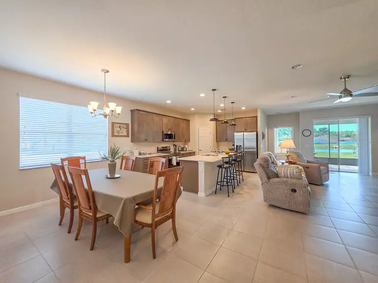 8 LAKELAND WAY — photo 4