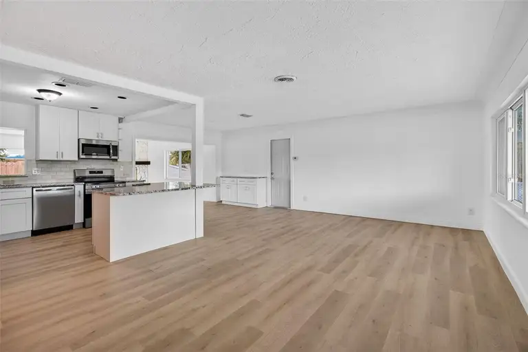 7919 CAUSEWAY BLVD S — photo 3