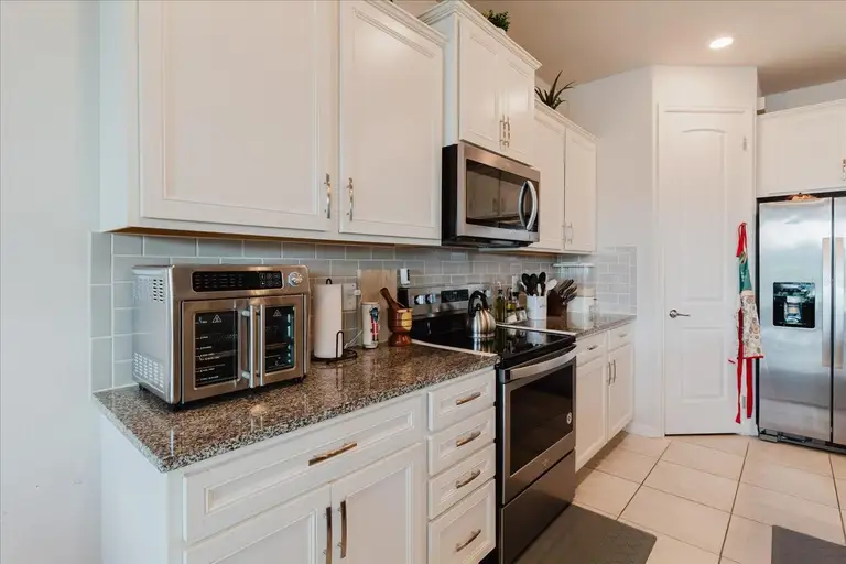 10307 WINE PRESS AVE — photo 4