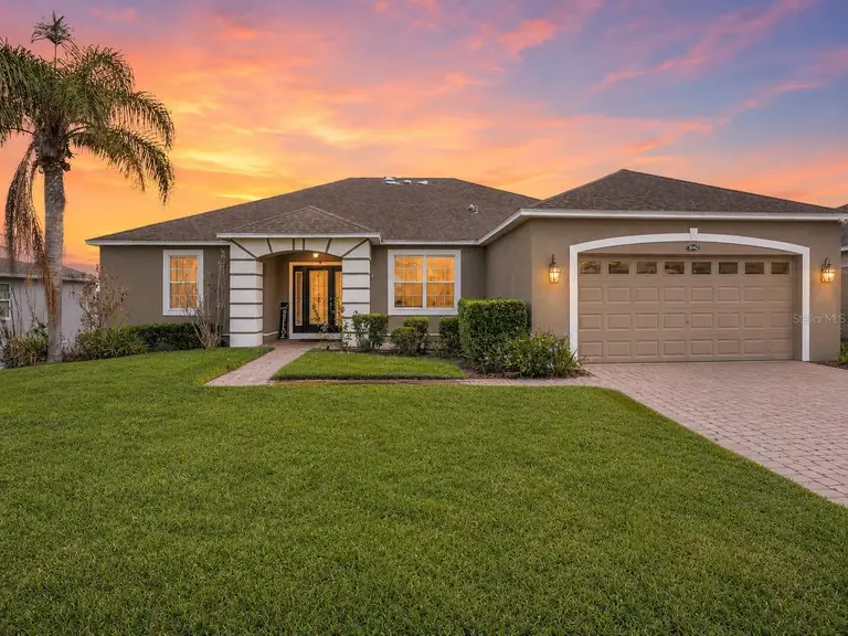 1042 HARMONY LN