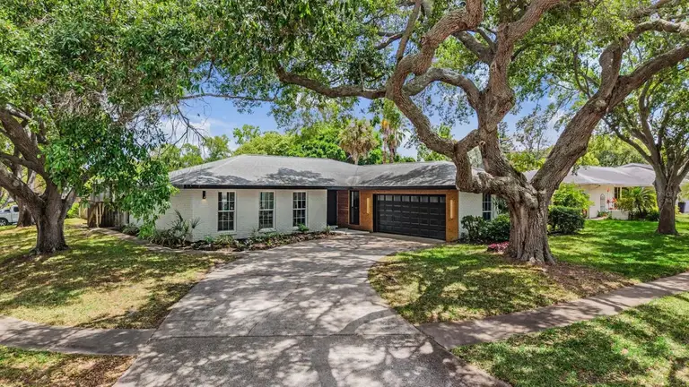848 HILLSIDE DR