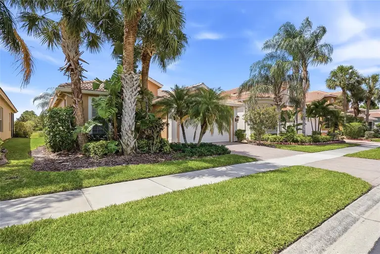 5042 SANDY BROOK CIR — photo 2
