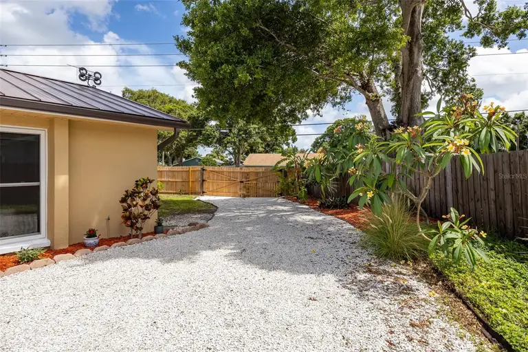 12481 REGENCY AVE — photo 3