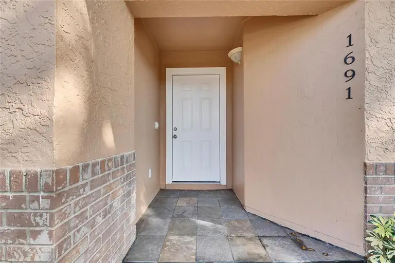 1691 E ORANGECREST AVE — photo 4