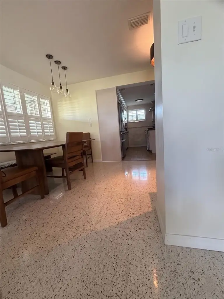 2475 TRADE WINDS DR — photo 4