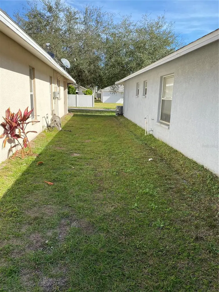 10328 SUMMERVIEW CIR — photo 4