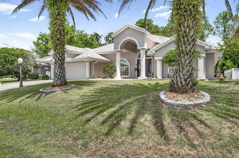 20 WOODFORD LN