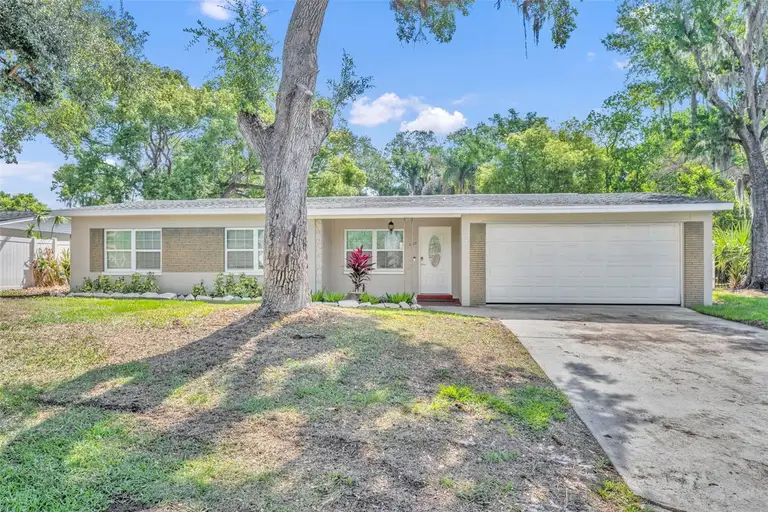 1009 LAKE BELL DR