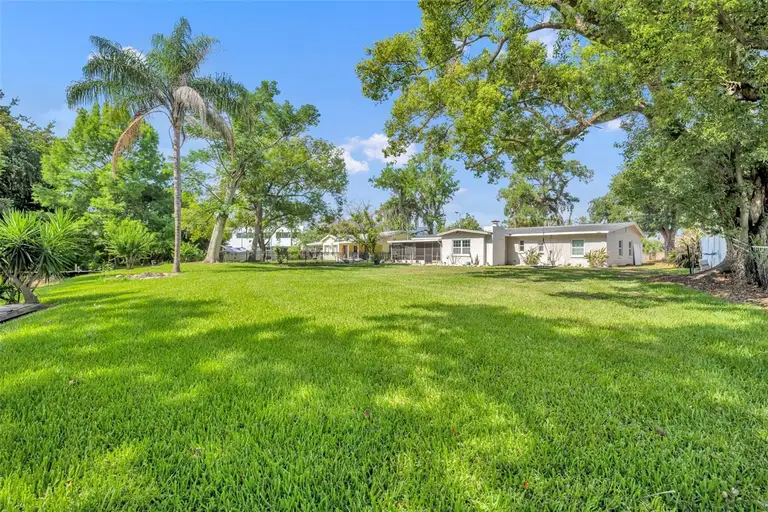 1009 LAKE BELL DR — photo 2