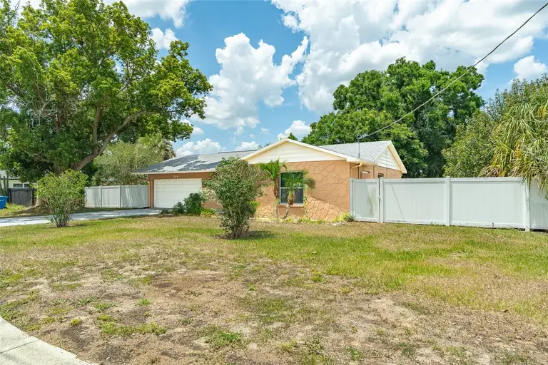 614 E WHEELER RD — photo 2