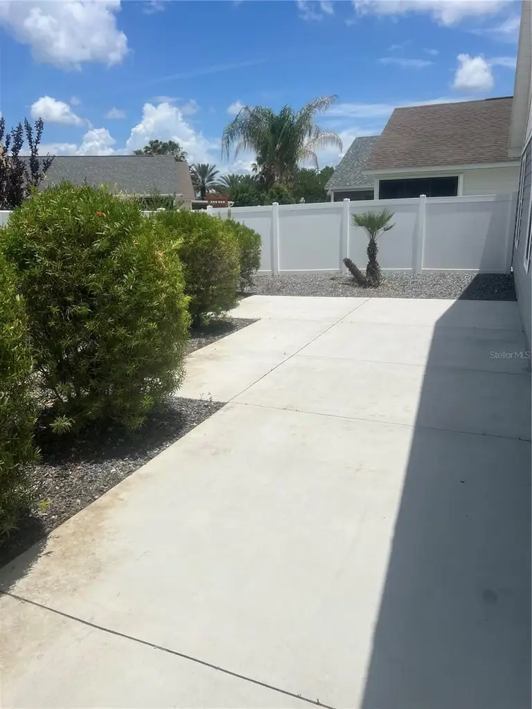 1101 SOUTHERN SUN DR — photo 3