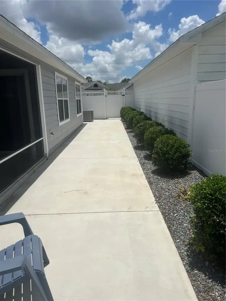 1101 SOUTHERN SUN DR — photo 5