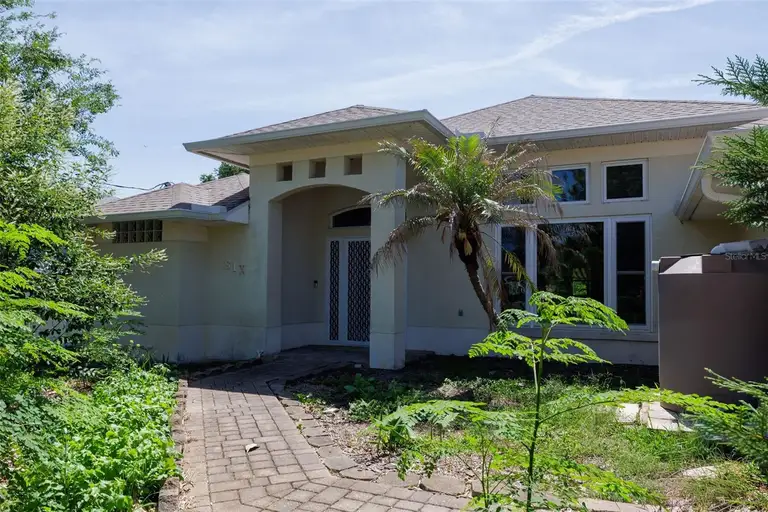 6 FAIRHILL LN