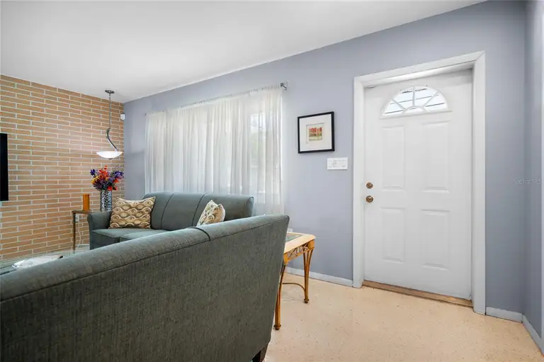 524 S NEPONSIT DR — photo 5