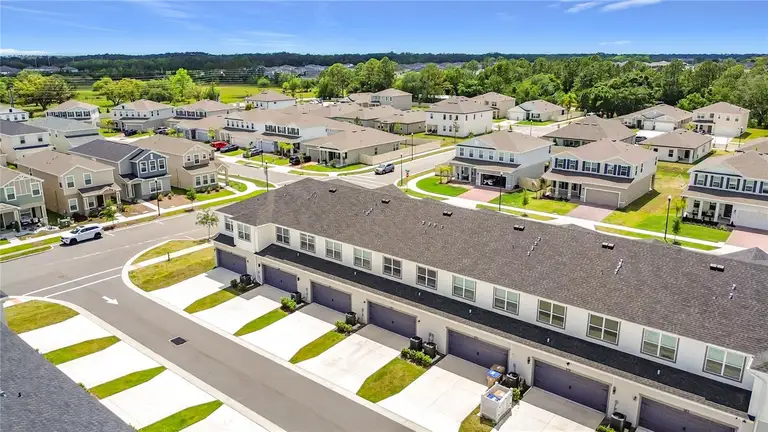 371 CROSSINGS AVE — photo 2