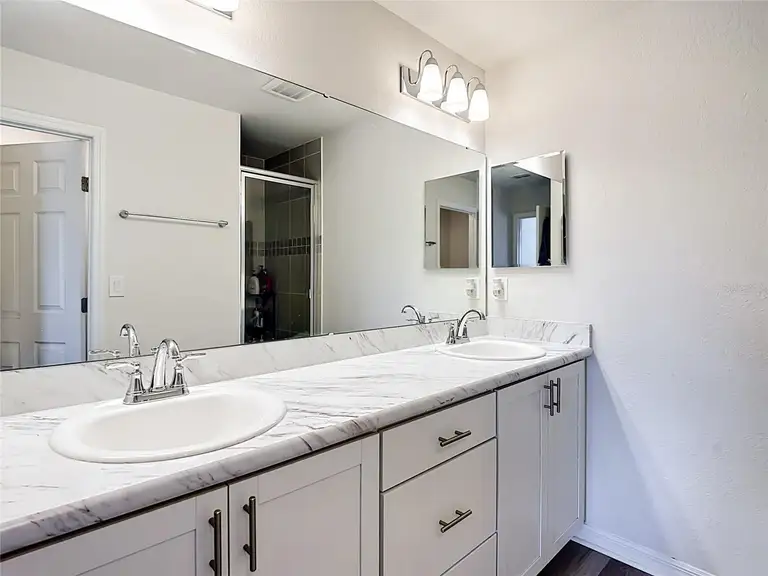 371 CROSSINGS AVE — photo 4
