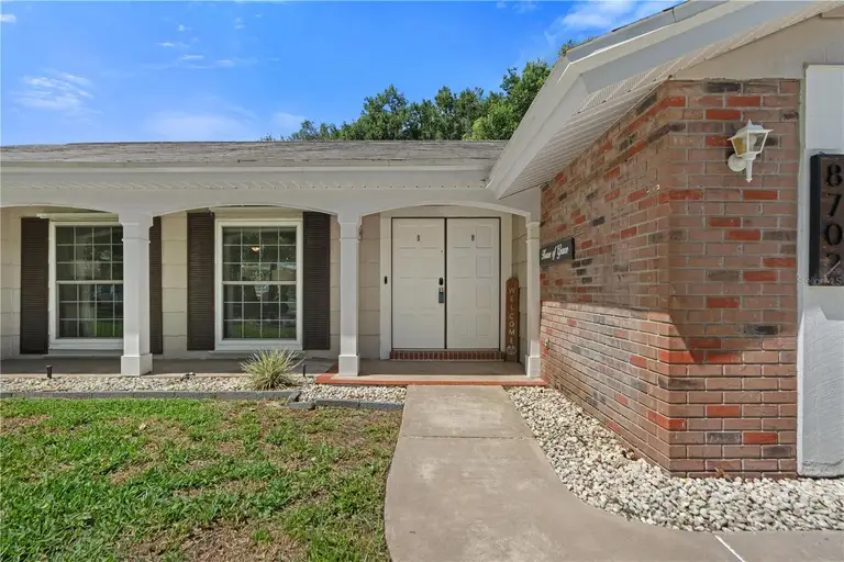 8702 POWDERHORN ROW — photo 3
