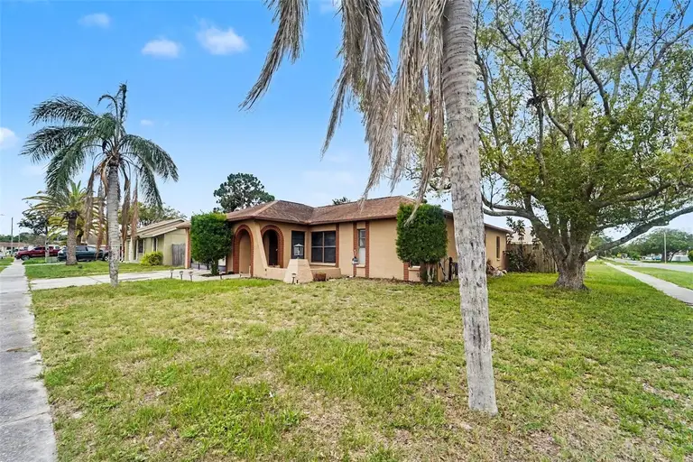 1215 PERSIMMON DR — photo 3
