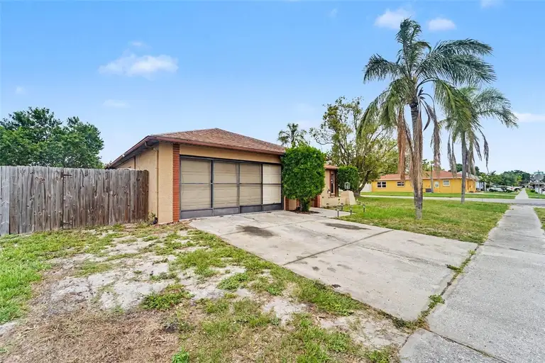 1215 PERSIMMON DR — photo 4