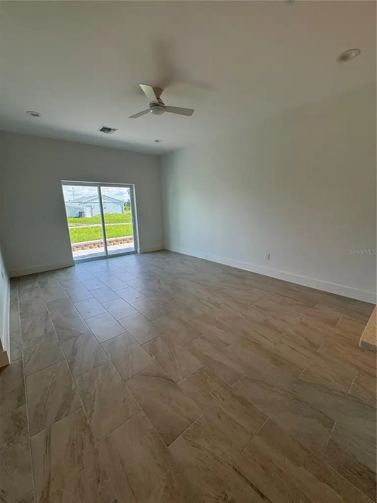 10490 PENDLETON AVE — photo 2