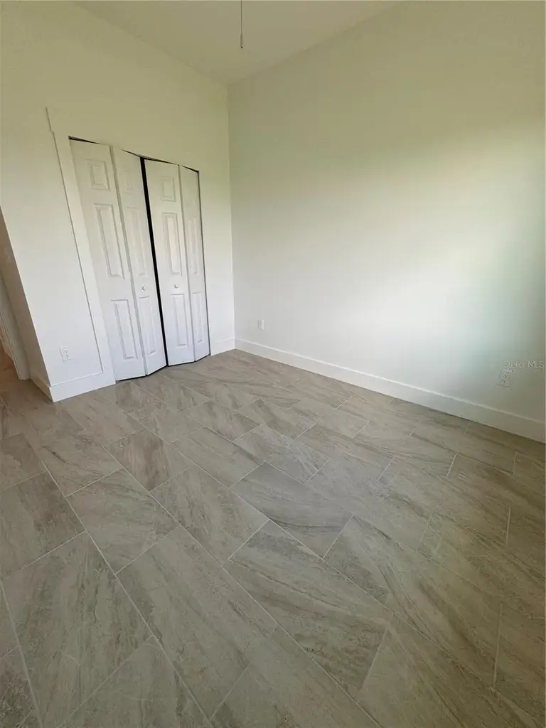 10490 PENDLETON AVE — photo 3